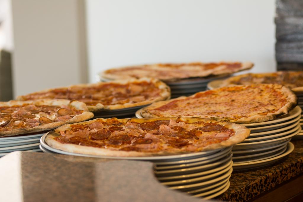 Pizze AL DOGE pronte sui piatti